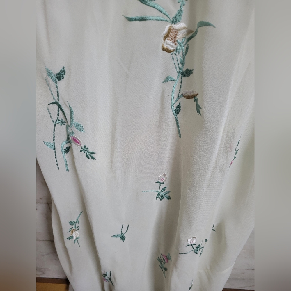 🌷White Floral Dress🌷 - Picture 6 of 12